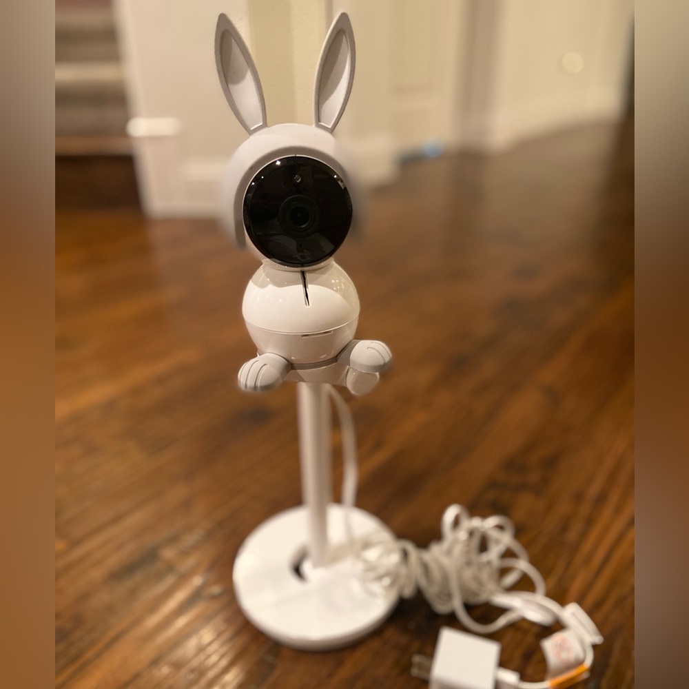 Arlo all-in-one baby monitor plus table/wall stand